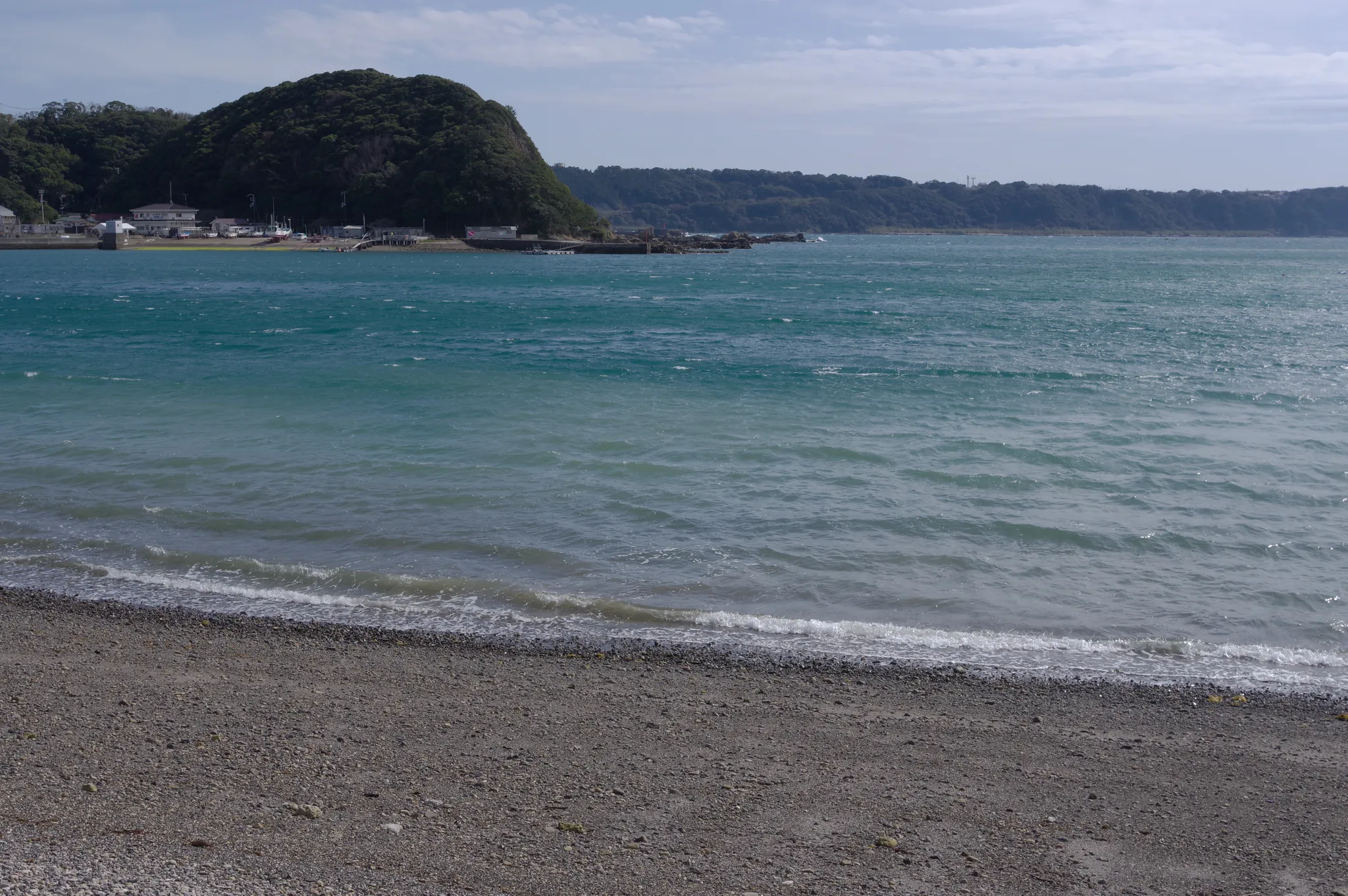 強風吹き荒れる袋港